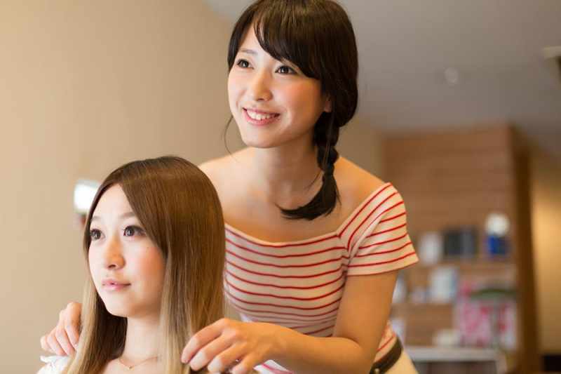 髪をサラサラに導くホームケア方法と原因をプロの美容師が解説します！｜美容院の最新記事