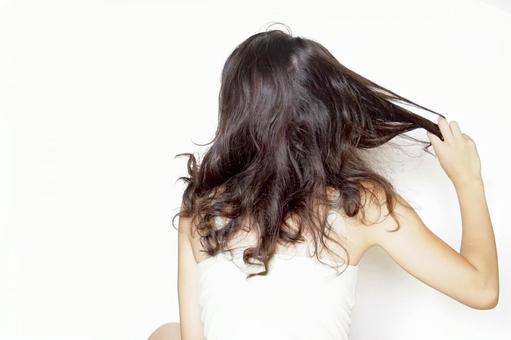 現役美容師が教える髪が広がる原因と対策3選｜美容院の最新記事